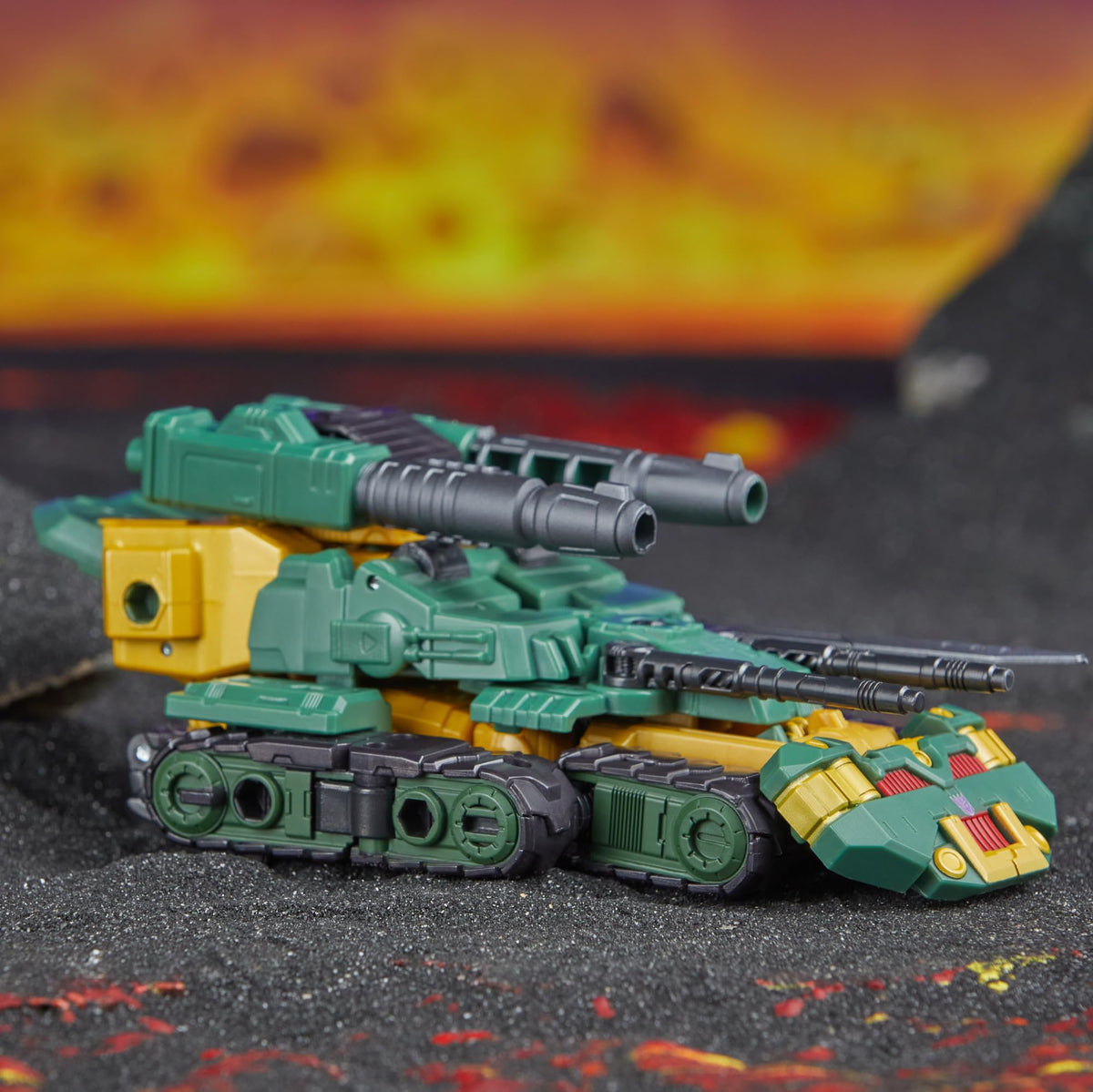 Mayhem Attack Squad accessories add authentic weaponry for battles.