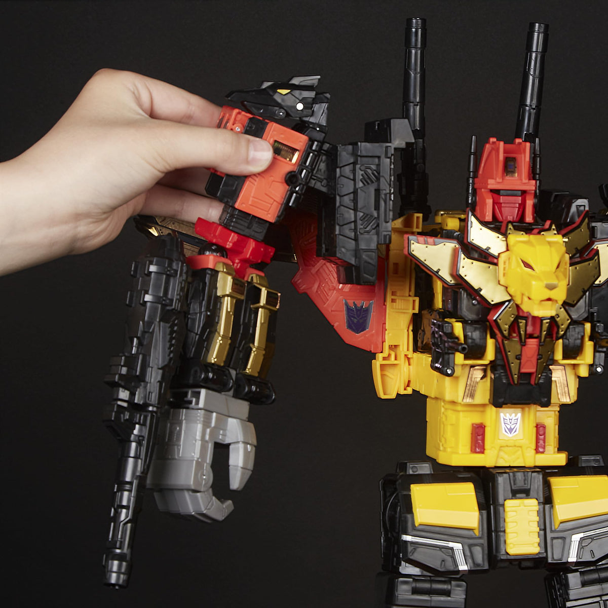 Transformers Power of the Primes Razorclaw figure with premium detailing