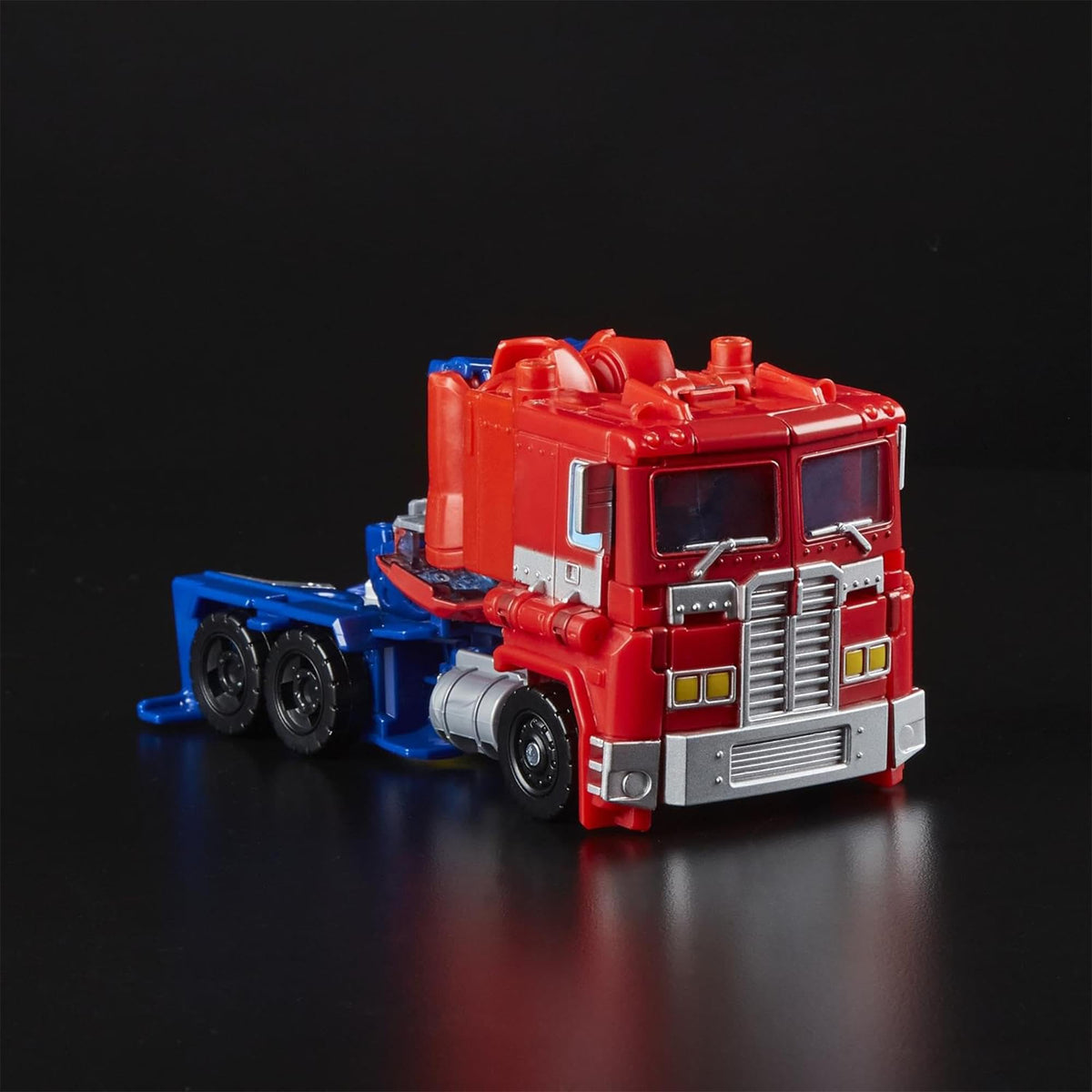 Prime Master compatibility expands play possibilities with compatible figures