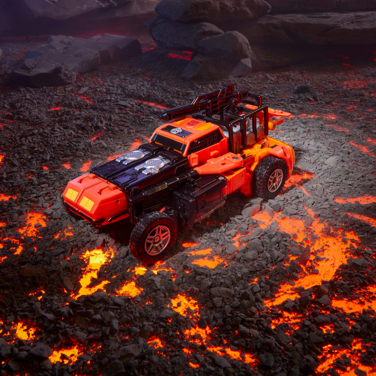 Transformers Sandstorm packaging and included accessories shown