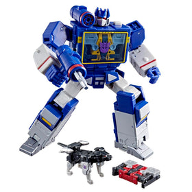 Transformers Soundwave backpack and blaster accessories; enhances poseability and authenticity.