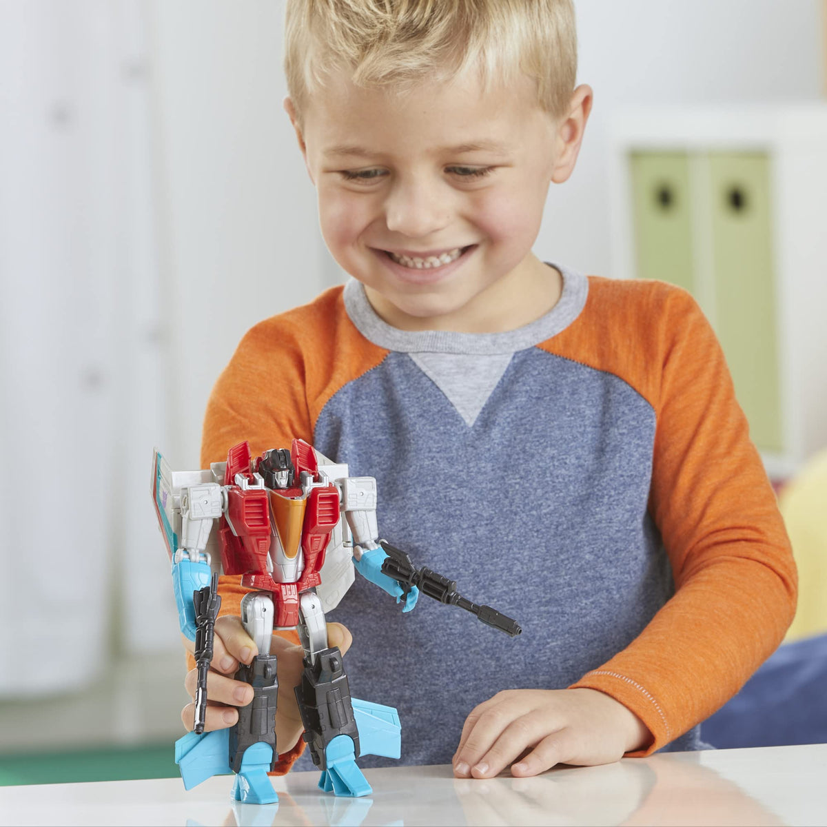 Transformers Starscream robot mode presents a 7-inch figure with a signature pose.