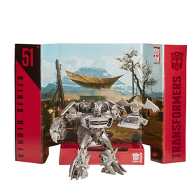 Removable backdrop lets you recreate Serengeti Hideout ambiance.
