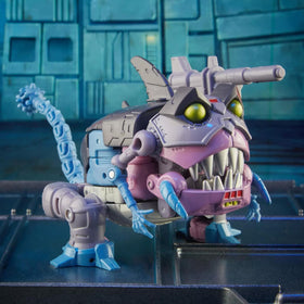 Gnaw Deluxe at 4.5-inch scale fits classic Studio Series display setups.