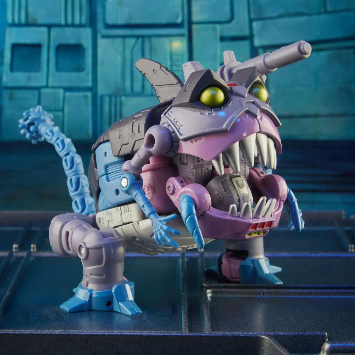 Gnaw Deluxe displayed beside other Studio Series figures for cinematic diorama options.