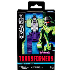 Transformers Studio Series Scavenger blaster accessory fits both modes for play.