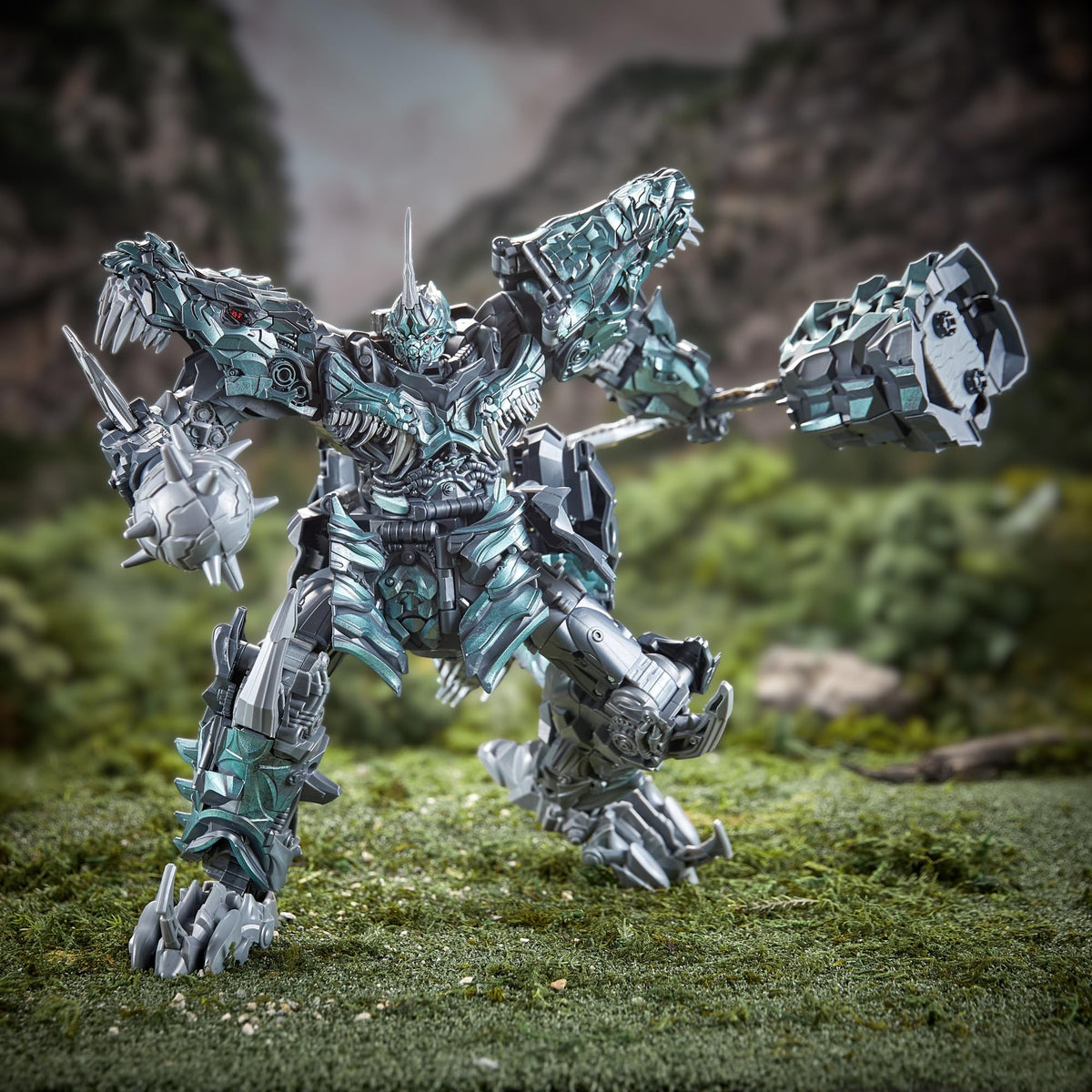 Grimlock mace accessory enhances display and pose variety