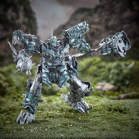 Grimlock mace accessory enhances display and pose variety