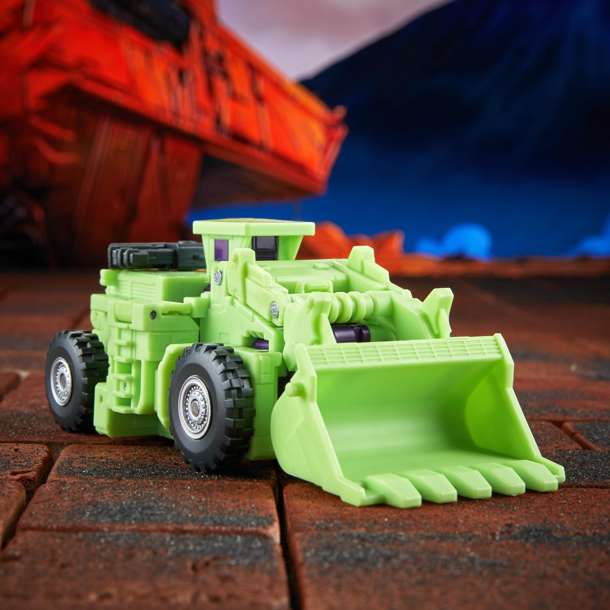 Transformers Studio Series Scrapper 6.5-inch Voyager scale enhances shelf presence.