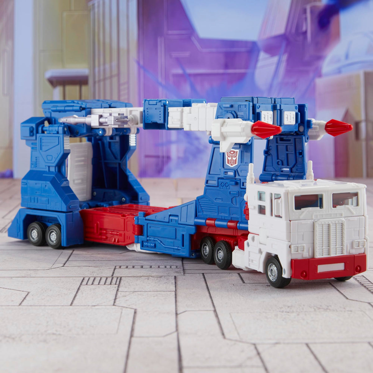 Trailer stores Deluxe Class figures for expanded play.