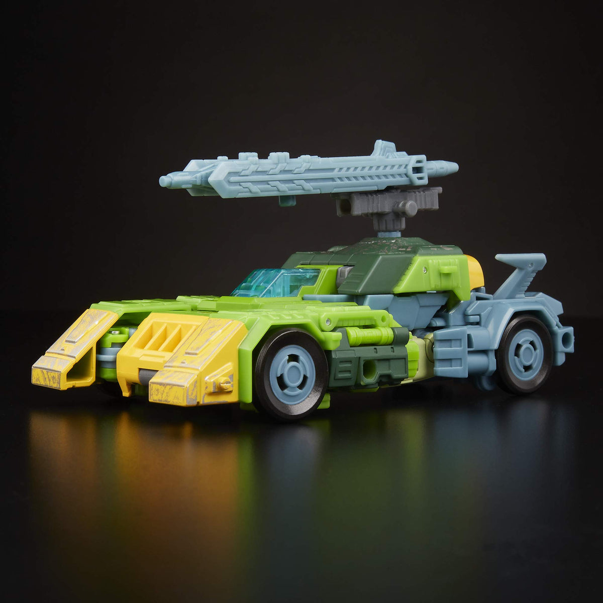 Transformers WFC-S38 assembly of weapon parts for bigger loadouts.