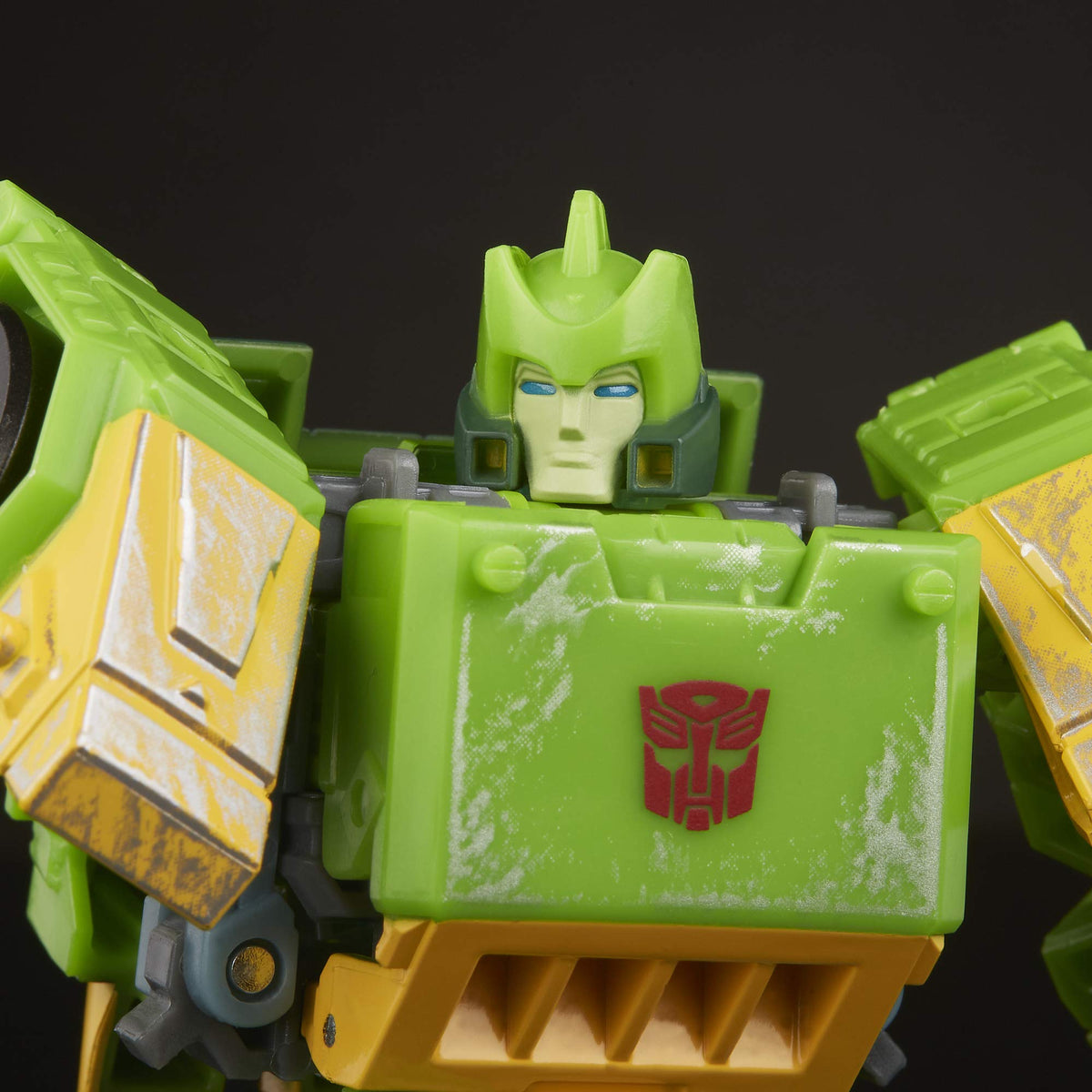 Transformers WFC-S38 Autobot Springer weapon ports enable customization.