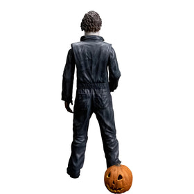 Trick Or Treat Studios 8-inch scale ideal for desk or shelf display.