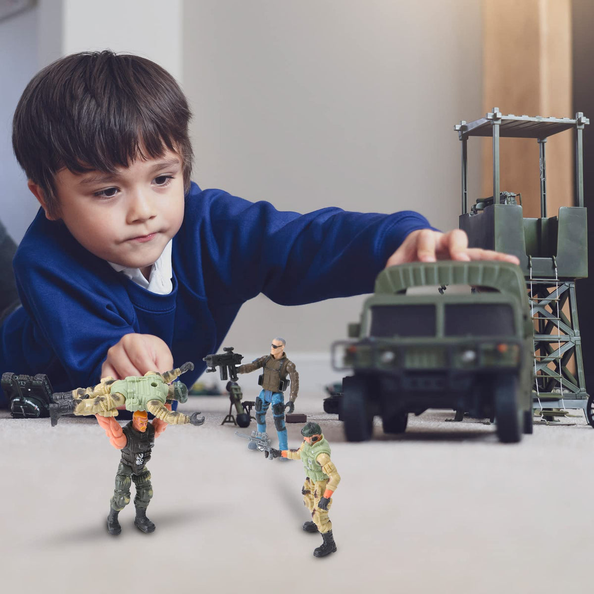 Tuanse army action figures with weapons for storytelling and role play.