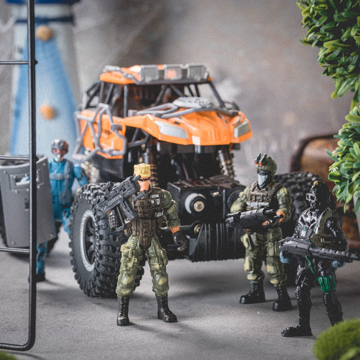 Tuanse gift-ready military playset perfect for birthdays and holidays.