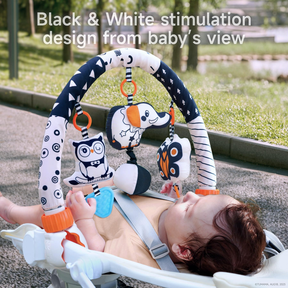 Tumama high-contrast arch captures attention and supports early visual development.