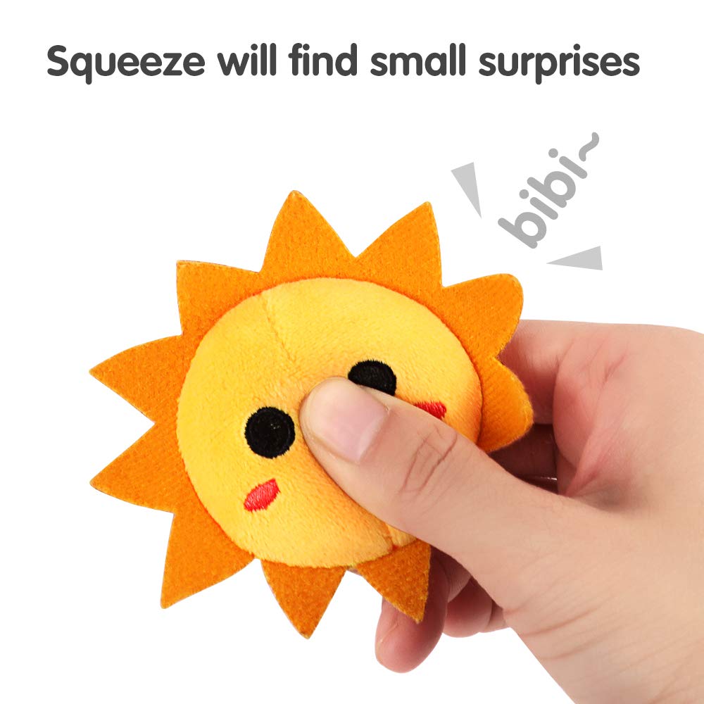 TUMAMA KIDS Banana peeling-movement rattle for dynamic grasp practice.