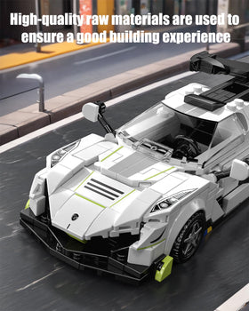 Rotatable tires on a TYCOLE model add realism for display