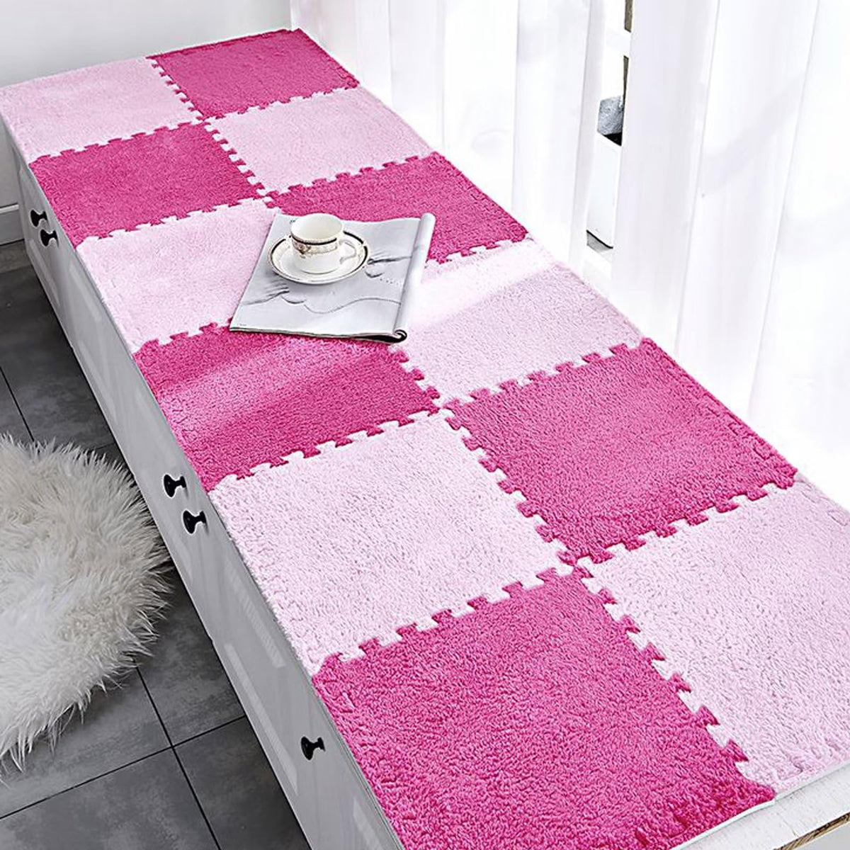 Six rose red and six pink Typutomi tiles offer versatile color-block styling