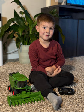 Uarzt 1/24 scale farm toy fits standard play sets and figure collections.
