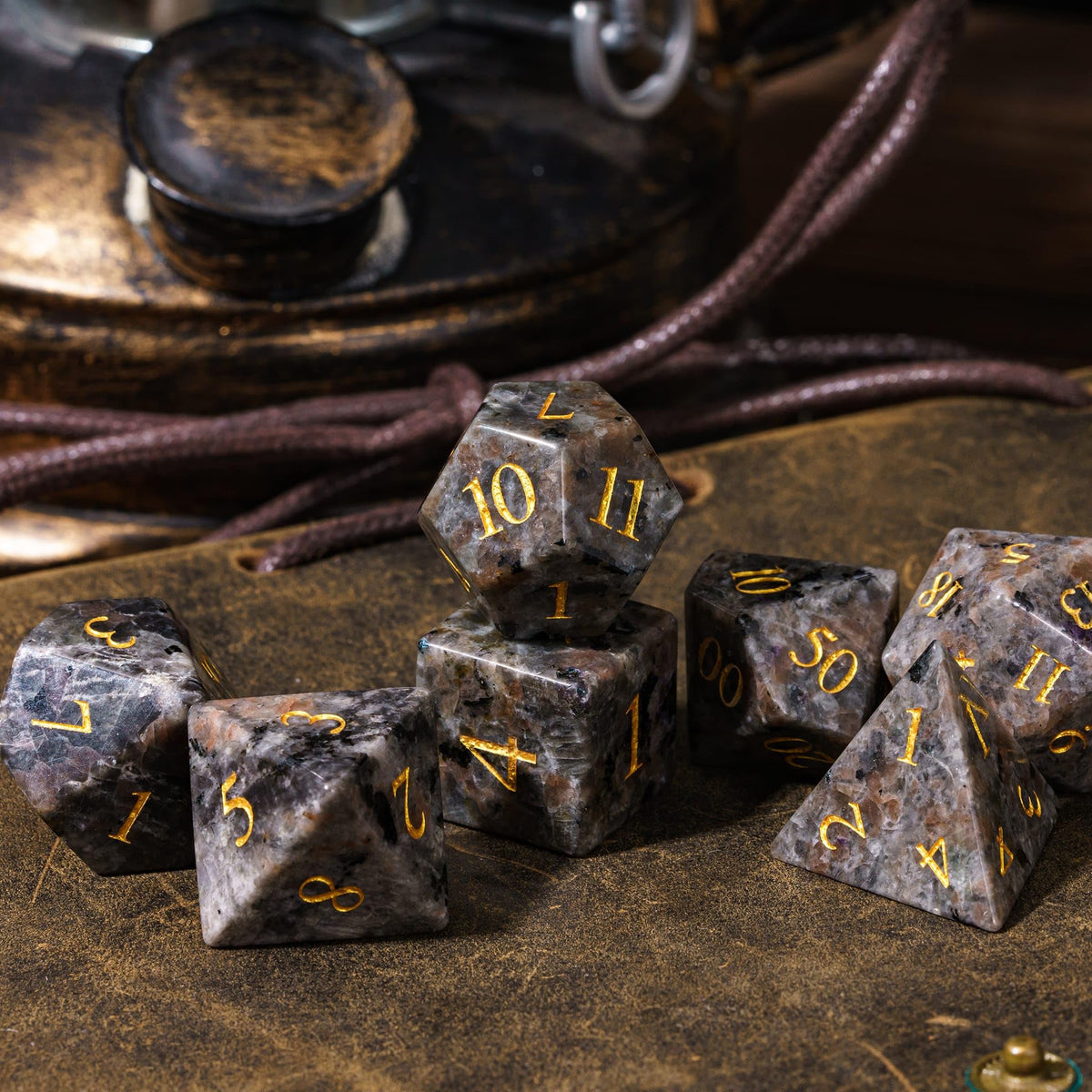 UDIXI Leather dice box protects dice with plush sponge interior