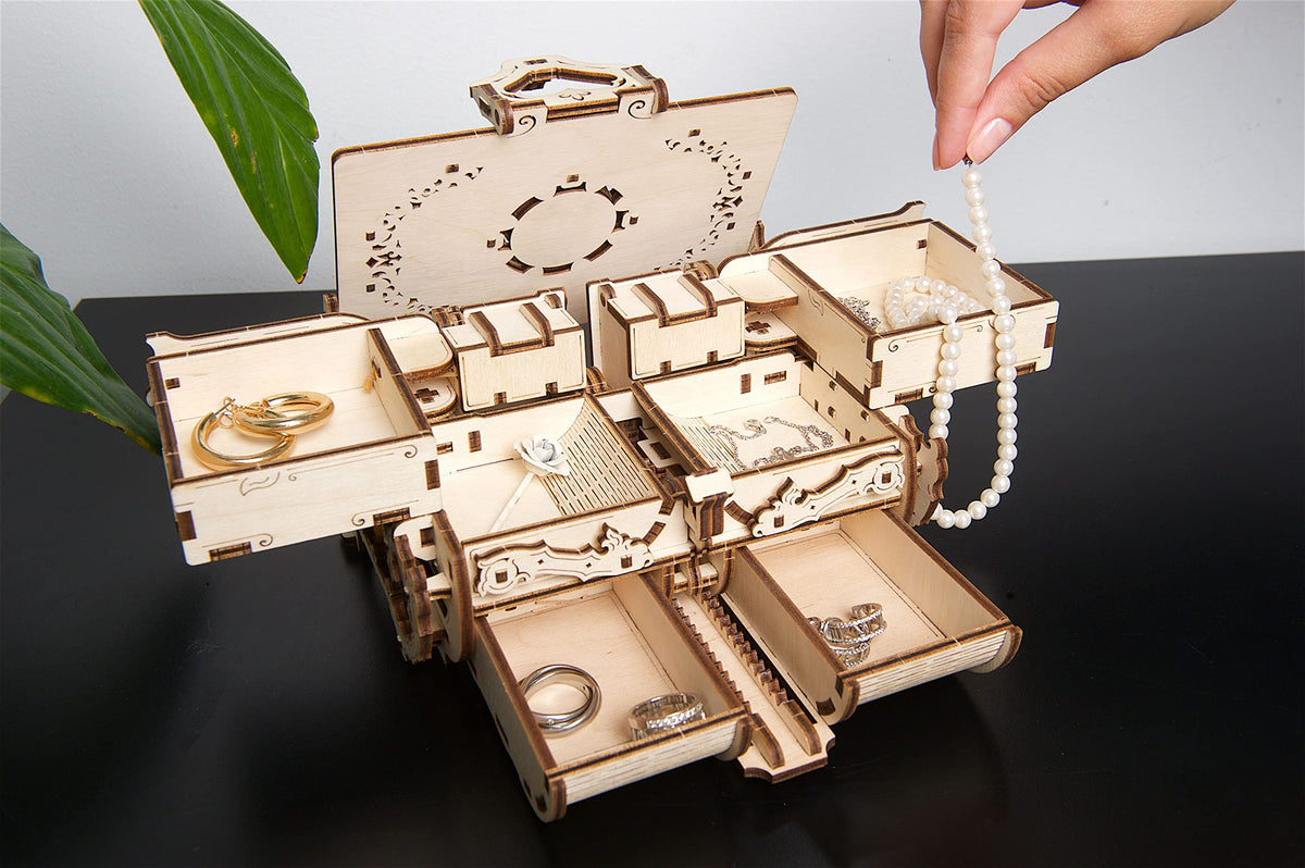 UGEARS Antique Box locking-latch provides secure closure and transport.