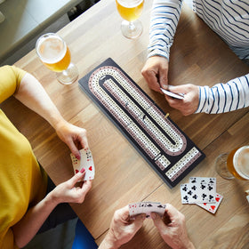 Uibyriy Cribbage Board magnetic closure close-up shows secure folding.