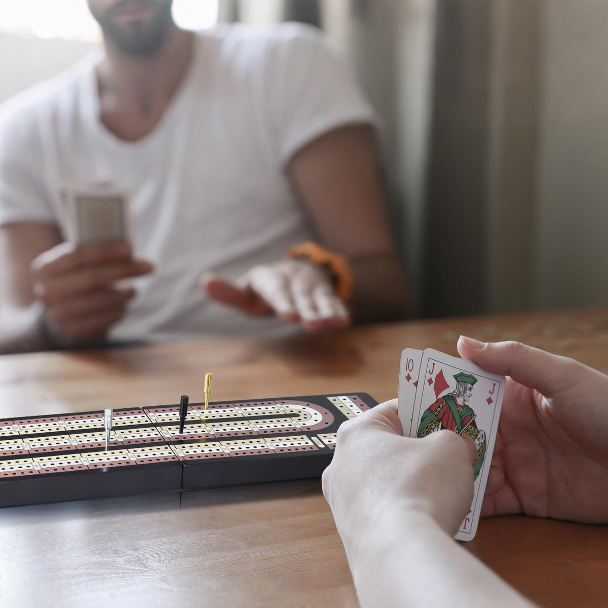 Uibyriy Travel-friendly cribbage board packs neatly for trips and gatherings.