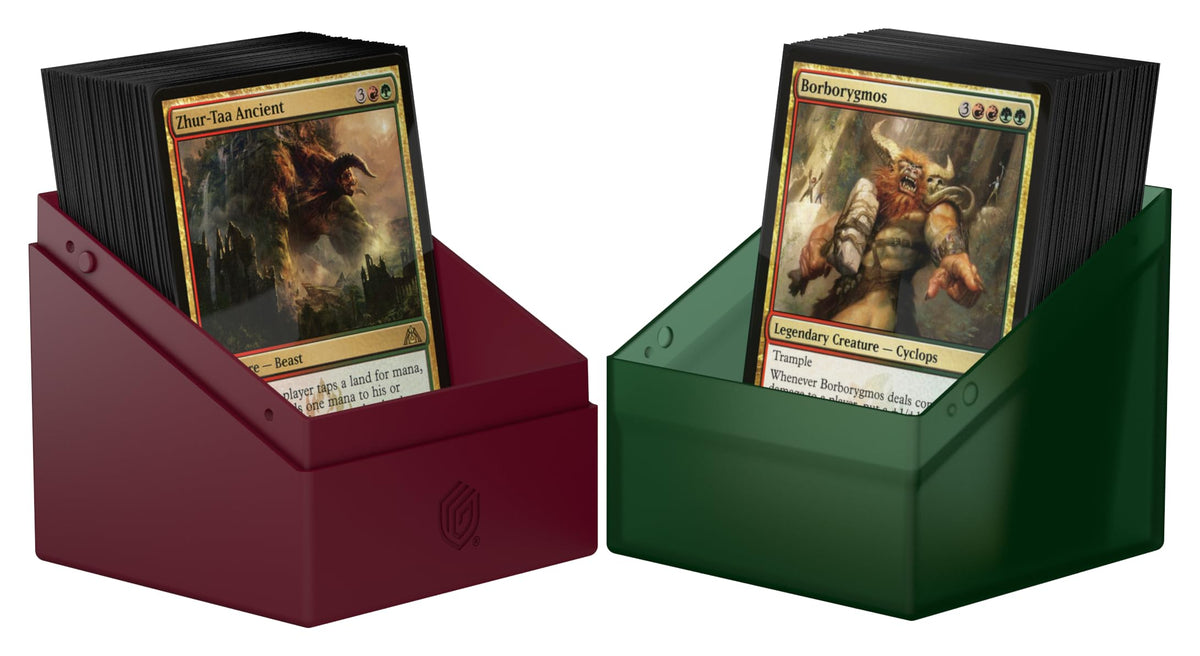 Ultimate Guard Boulder 100+ box durable construction protects contents in travel.