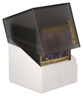 Ultimate Guard Boulder 100+ double-sleeved interior shows organized capacity for quick access