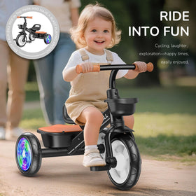 Removable front and rear baskets on the Umatoll tricycle for easy storage.