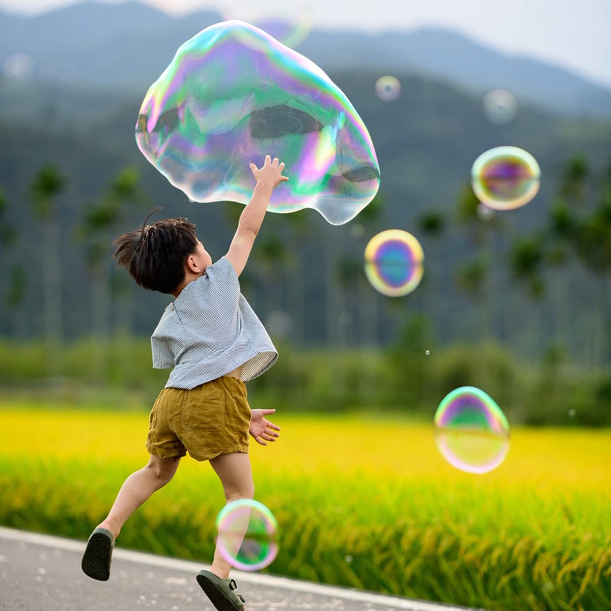 Uncle Bubble US safety standards badge supports kid-friendly use.