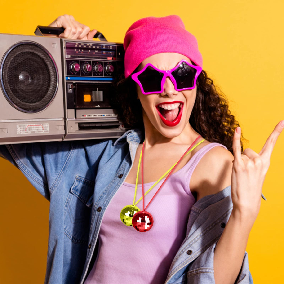 Uoeo 15.7-inch chain provides comfortable wear for long party hours
