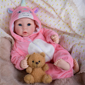 UOFTKIZ 17-inch realistic doll head and hands for lifelike play.
