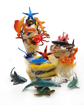 U.S. Toy Hafuziyn dolphin model ideal for underwater pretend adventures.