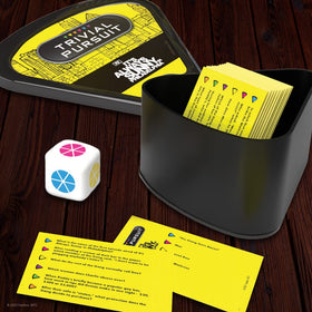 USAOPOLY Trivial Pursuit It's Always Sunny Quickplay die for on-the-go trivia