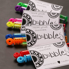 Top-hole design on Uzoxlsn bubble wands for labeling