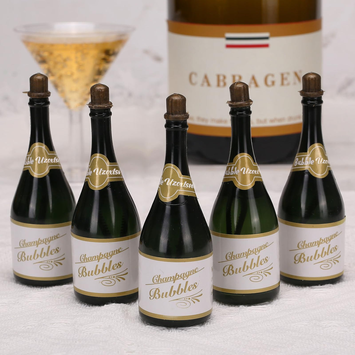 Uzoxlsn family reunion bubble bottles to delight guests