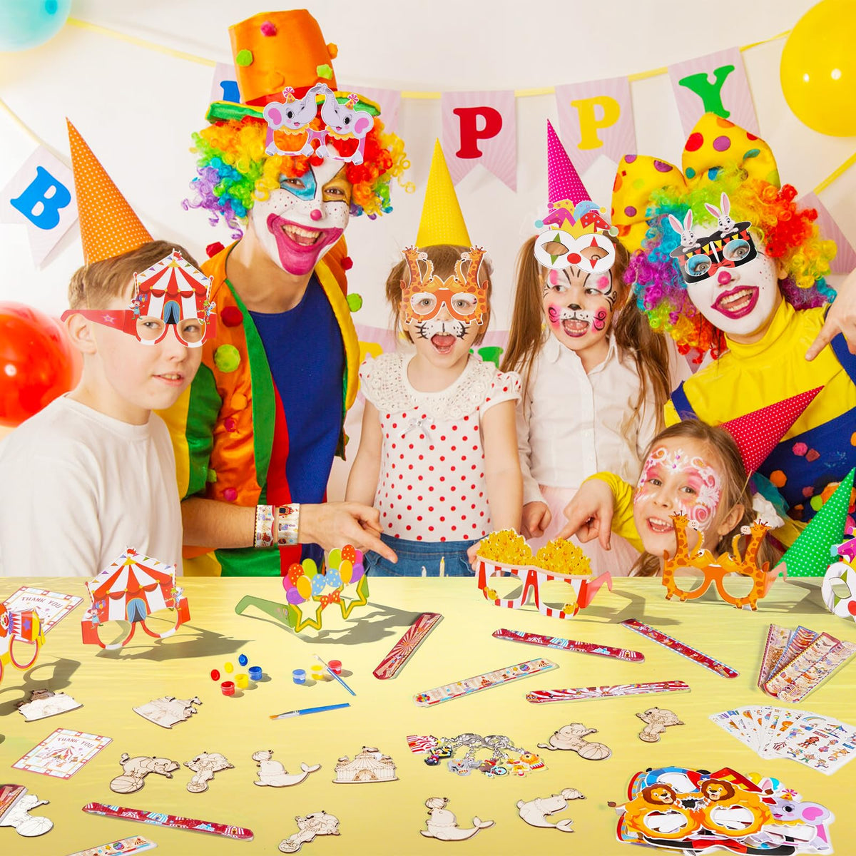 Vanblue circus-themed gift bags offer ready-to-distribute souvenirs.