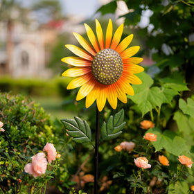 Venniy Sunflower Windmill brings cheerful movement to your yard.