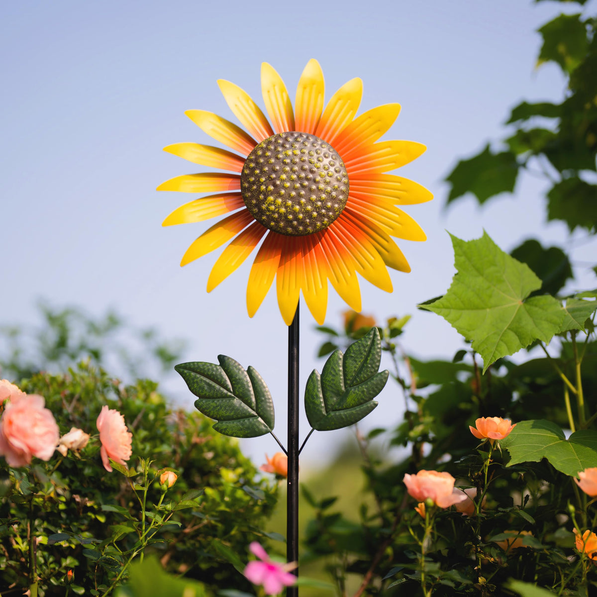 Venniy Weather-Resistant Spinner withstands rain and sun with color retention.