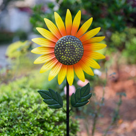 Venniy Yard Wind Spinner Sunflower outer-petal design enhances curb appeal.