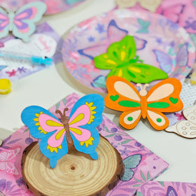 VENUSFIT kid-friendly painting activity with butterfly crafts