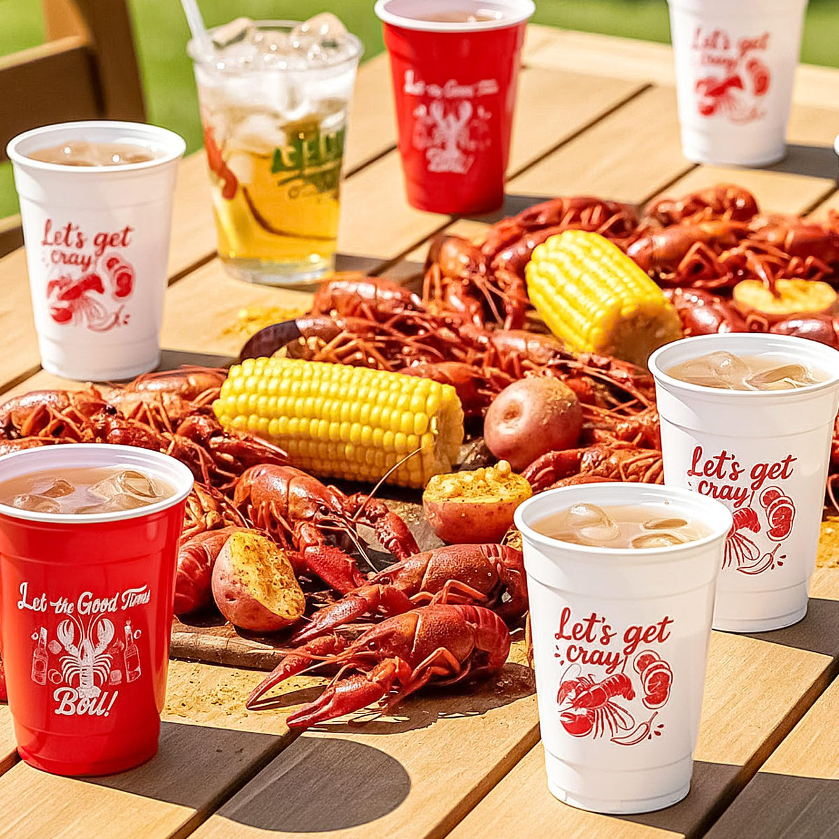 Vesici 100-piece disposable cups ready for serving iced drinks