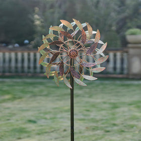 VEWOGARDEN 360° spinner enhances gardens, lawns, and courtyards with unique decor
