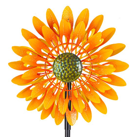 VEWOGARDEN sunflower wind spinner with four blades adds vibrant yard motion.