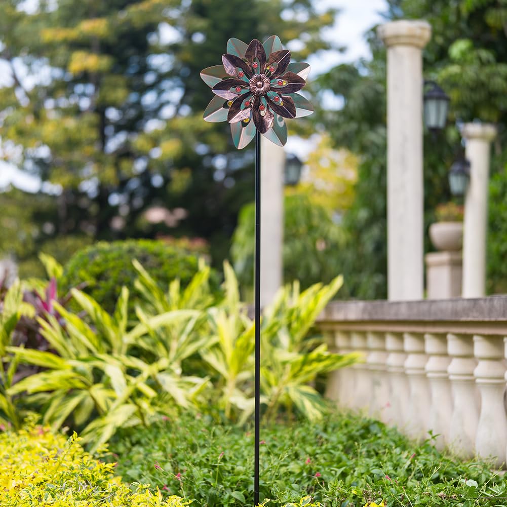 VEWOGARDEN outdoor spinner helps create a tranquil yard focal point.