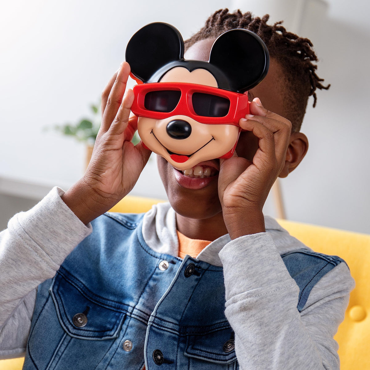 View-Master Mickey Deluxe Set supports family-friendly screen-free play for ages 3+