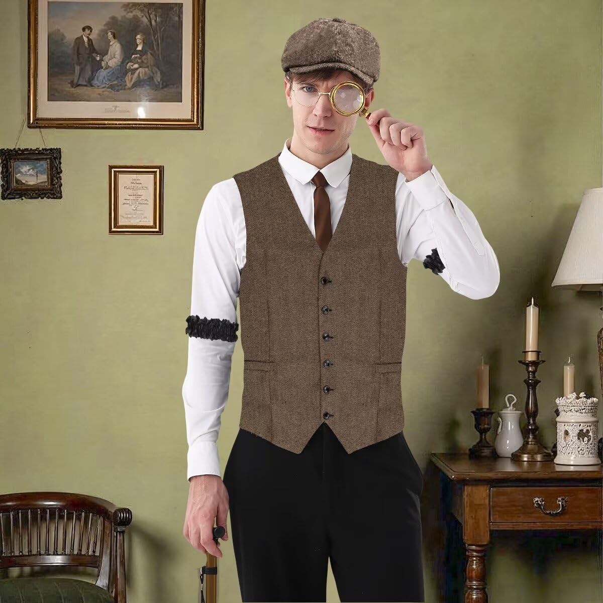 VillbeCoser bow tie and metal glasses complete a Roaring Twenties look.