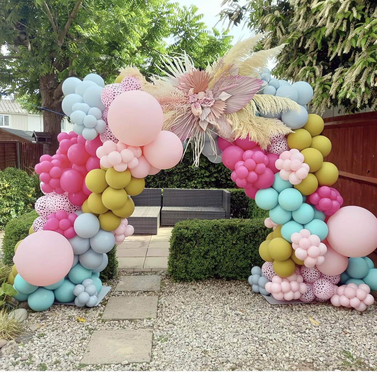 Voircoloria balloon arch 9x10 dimensions provide ample space for decor